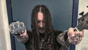 Le bassiste Alexander “Impaler” Friberg (Shining, Naglfar, etc.) s’excuse suite à la publication d’une vieille photo de lui où il fait le salut nazi