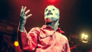 “Je me suis réveillé couvert de sang, sans chaussures, à des kilomètres de chez moi” : l’adolescence de Corey Taylor (Slipknot) a failli le tuer
