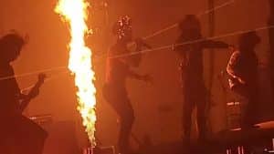 Alex Terrible rejoint Falling In Reverse sur scène et stupéfie toute la salle (vidéo)