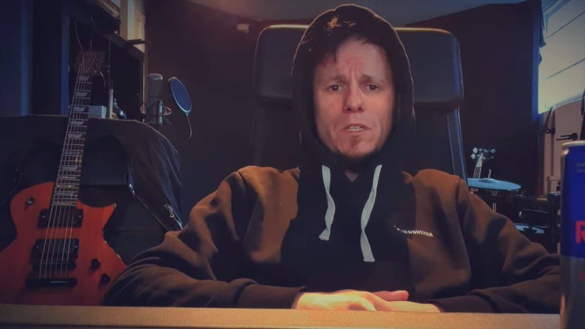 Le chanteur de Cyhra à propos des salles qui prennent une commission sur les ventes de produits dérivés : “Je pense que c’est une méthode mafieuse, et je trouve ça vraiment malsain”