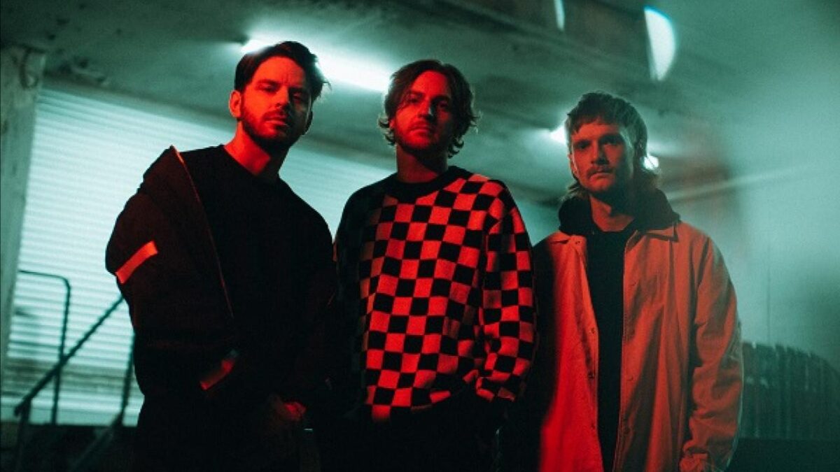 Normandie sort un nouveau single, Blood In The Water