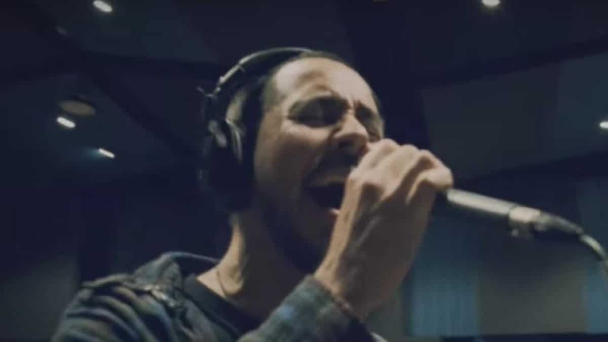 Mike Shinoda (de Linkin Park) interprète Already Over et Bleed It Out avec des membres de Polaris, Stand Atlantic et d’autres