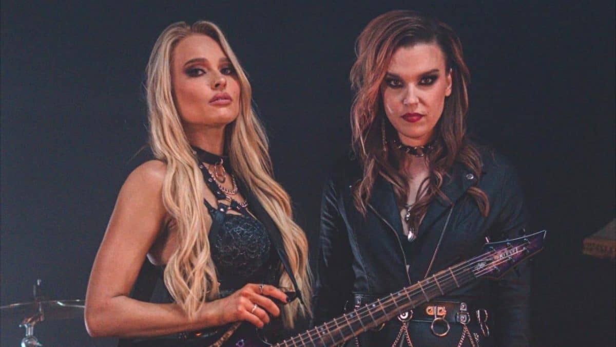 Sophie Lloyd et Lzzy Hale (de Halestorm) unissent leurs forces sur une nouvelle chanson, Imposter Syndrome
