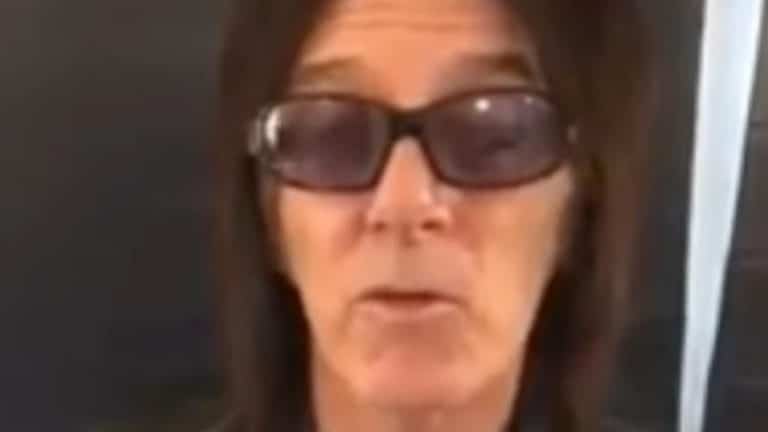 L’ancien batteur des L.A. Guns et de W.A.S.P., Steve Riley, est décédé à l’âge de 67 ans