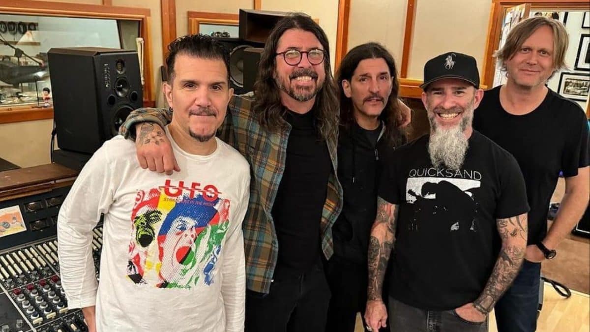 Dave Grohl (Foo Fighters) rend visite à Anthrax alors qu&rsquo;ils terminent l&rsquo;enregistrement de leur nouvel album : « Ce nouvel album va être génial »