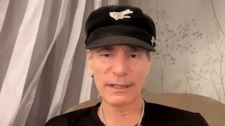 Steve Vai aux personnes stressées : “La vérité, c’est que vous vous en sortez très bien. Soyez plus gentil avec vous-même”