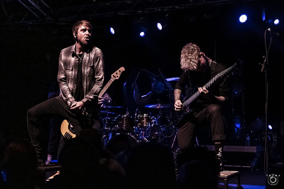 Caskets transforme la douleur en puissance dans son nouveau single Make Me A Martyr