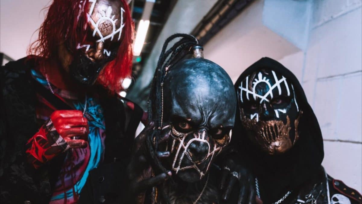 Le concepteur des nouveaux masques de Sleep Token s’exprime sur les comparaisons avec Mushroomhead : “Pour moi, ils sont complètement différents”