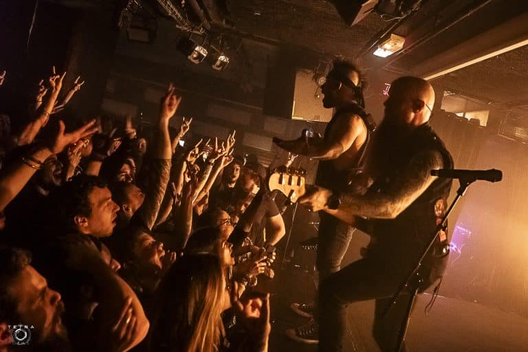 “Espérons que la fanbase française grandira et qu’Atreyu nous reviendra bientôt avec l’accueil qu’il mérite !” ; Atreyu étourdit le Backstage By The Mill