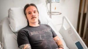 Le frontman de Dark Funeral, Heljarmadr, en proie à des caillots sanguins, renonce à participer aux concerts à venir
