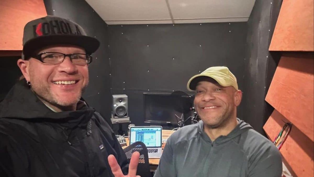Howard Jones a terminé l’enregistrement des voix de son nouveau projet avec Adam Dutkiewicz de Killswitch Engage