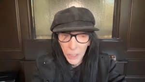 Mick Mars évoque la sortie potentielle d’une chanson enregistrée avec John Corabi (ex-Mötley Crüe)