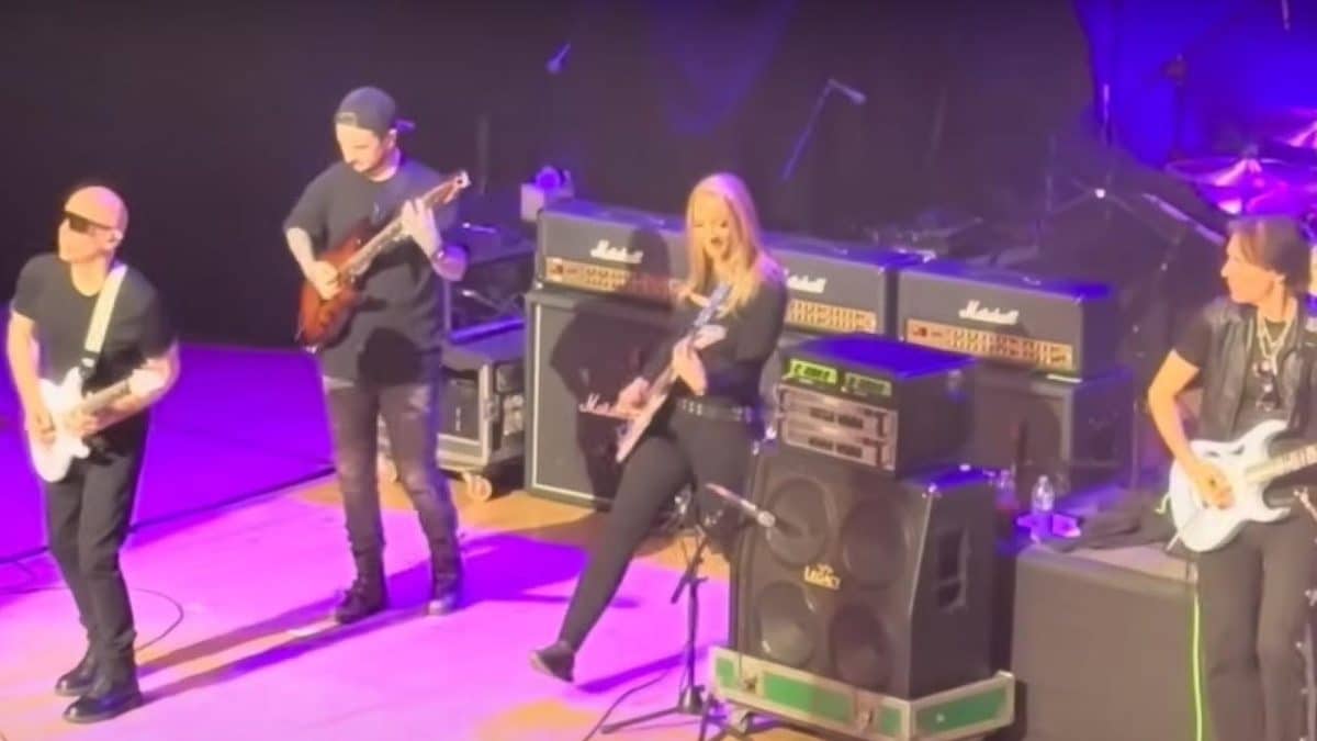 Nita Strauss rejoint les légendes de la guitare Joe Satriani, Eric Johnson et Steve Vai pour une performance électrisante de Foxy Lady lors de la tournée G3