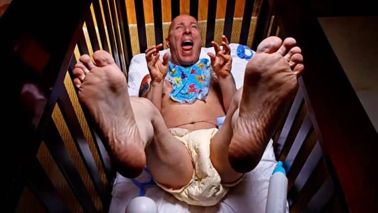 Les enregistrements du concert du 50e anniversaire de Maynard James Keenan sont prêts à être publiés, et la pochette de l’album est plutôt… originale