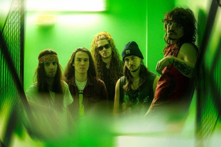 Rage’s Not Quiet : Sweet Needles crie sa révolte avec un nouveau single explosif