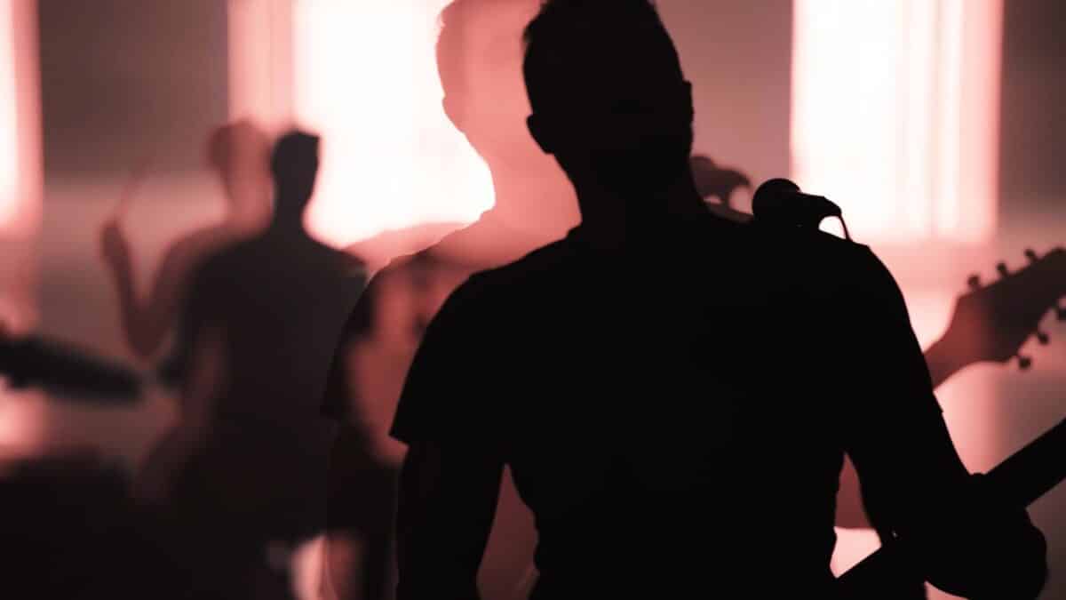 Regardez le nouveau clip de De Mal En Pire, quatuor metal canadien-français, pour Délire Mantique