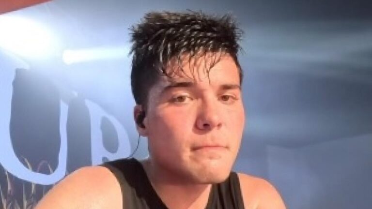 Le batteur de Sepultura, Greyson Nekrutman, surmonte sa blessure et termine son concert les mains ensanglantées