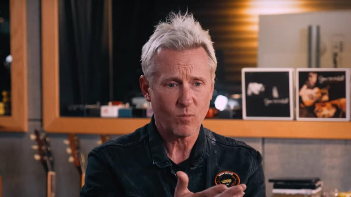 “J’ai eu l’impression que quelqu’un m’avait frappé à l’estomac” ; Josh Freese évoque son arrivée au sein des Foo Fighters après le décès de Taylor Hawkins