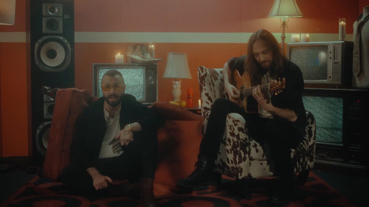 Periphery publie une version acoustique de It’s Only Smiles, accompagnée d’une superbe vidéo