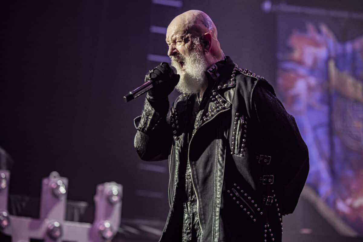 Les légendes du heavy metal britannique en feu : Saxon et Judas Priest en concert épique au Zénith