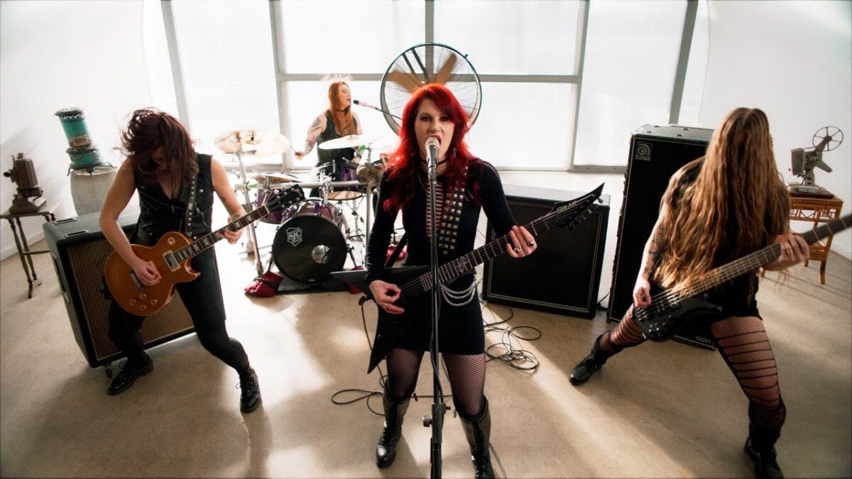 Kittie publie le clip vidéo de son nouveau single, One Foot In The Grave