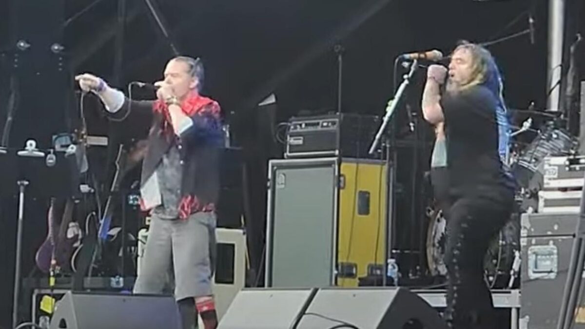 Max Cavalera rejoint Mr. Bungle sur scène au Sonic Temple pour une performance épique de Territory