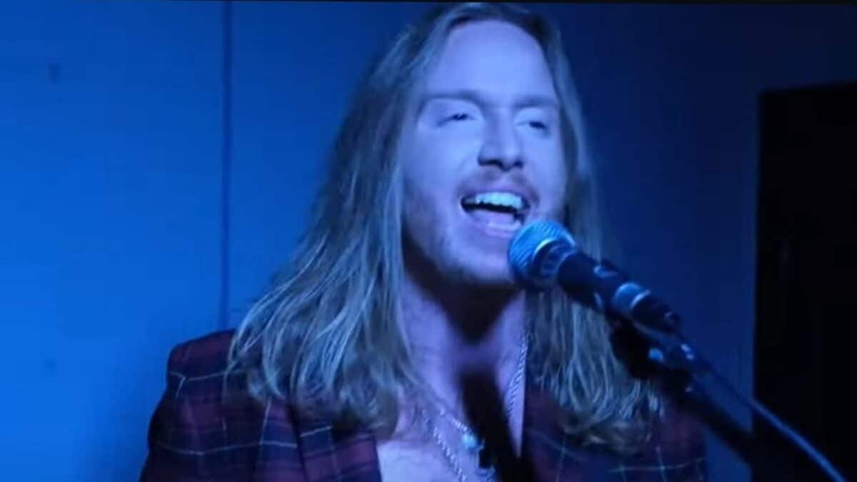 « Il faut que les gens recommencent à former des groupes ; nous sommes un peu pris dans la spirale de TikTok », déclare Trev Lukather, le fils du légendaire guitariste de Toto