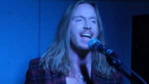 “Il faut que les gens recommencent à former des groupes ; nous sommes un peu pris dans la spirale de TikTok”, déclare Trev Lukather, le fils du légendaire guitariste de Toto