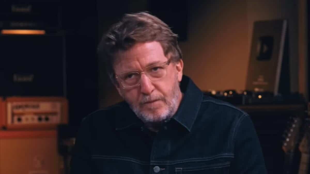 Le producteur d’AC/DC, de Rage Against The Machine et d’autres, déclare avoir totalement adopté la technologie moderne et ne pas regretter les bandes magnétiques