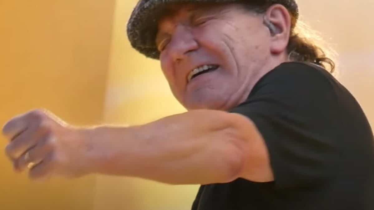 “Je suis allé au pub noyer mon chagrin” : Voici pourquoi Brian Johnson avait “le cœur brisé” lorsque Back In Black est sorti, convaincu qu’il s’agirait d’un désastre