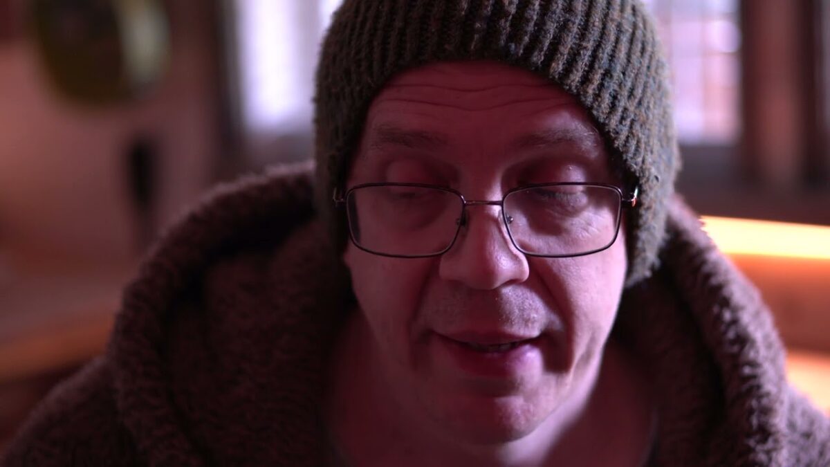 « Quoi que vous essayiez de faire sur le plan artistique, la vérité finira toujours par éclater » ; Devin Townsend parle à ses fans de ses projets créatifs et du retard dans la finalisation de son prochain album Powernerd