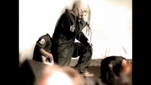 Slipknot dévoile une version HD du clip de Surfacing dans le cadre des célébrations de son 25e anniversaire