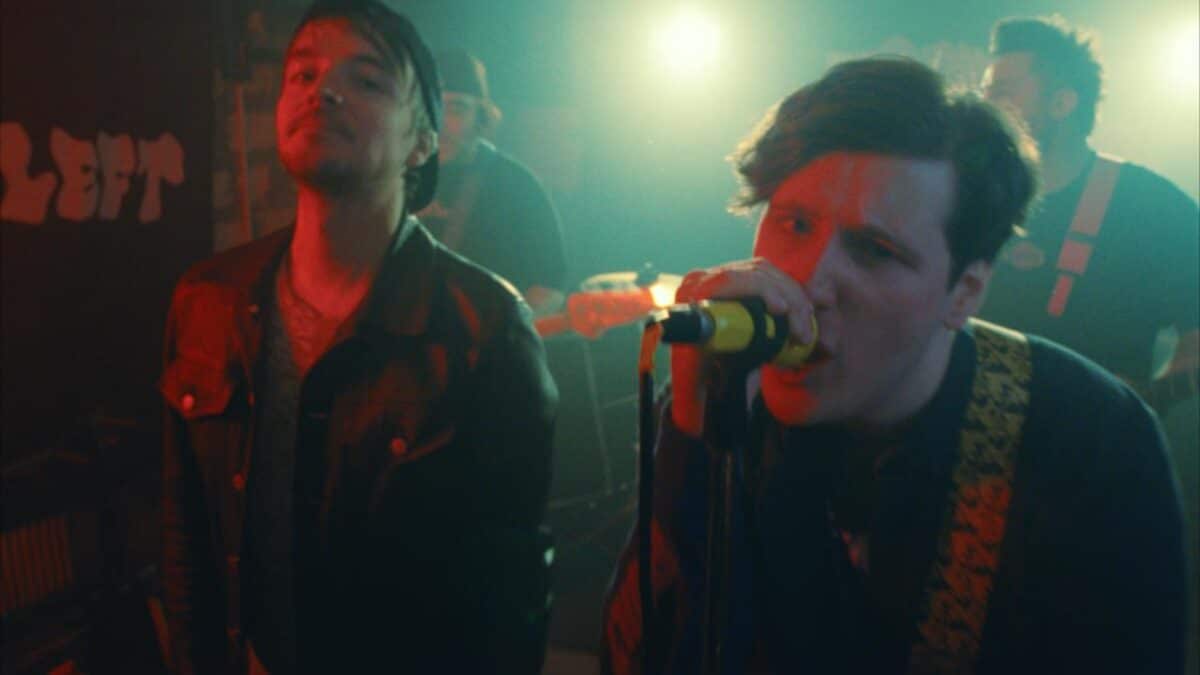 Two Trains Left et Chunk! No, Captain Chunk! sortent un nouveau single, Sail Away