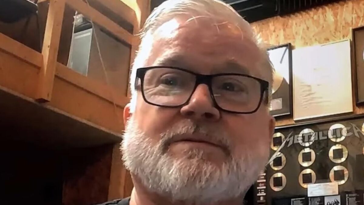« Parfois, je coupe le son au bout de dix secondes » ; Flemming Rasmussen, producteur de Metallica, partage ses sentiments mitigés à l&rsquo;égard de St. Anger