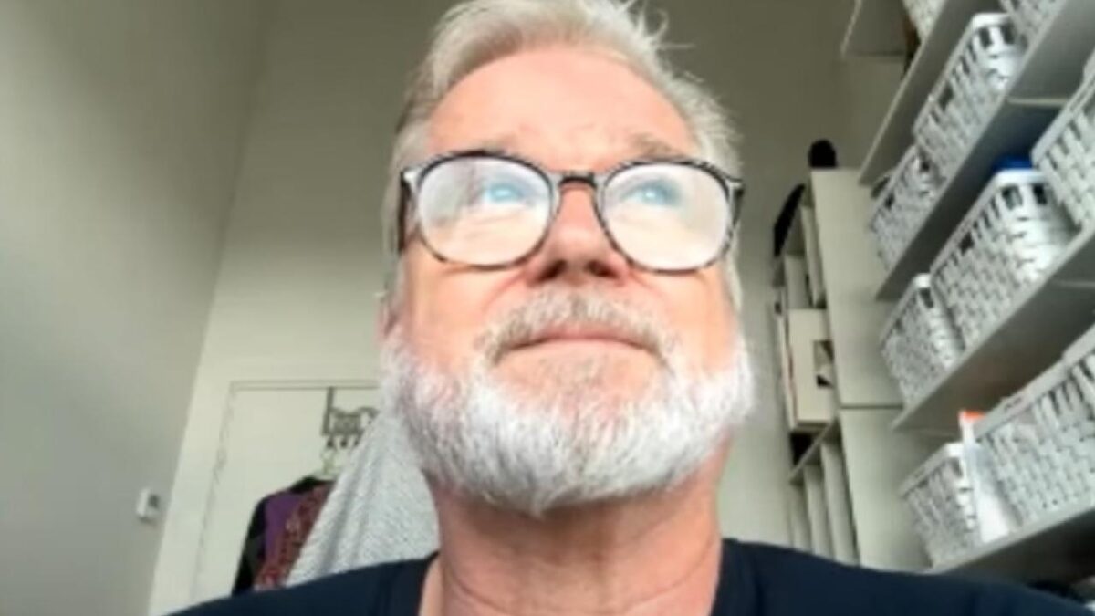 « J&rsquo;étais furieux quand je l&rsquo;ai entendu pour la première fois » ; L&rsquo;ancien producteur de Metallica parle du manque de basse dans le mixage de …And Justice For All