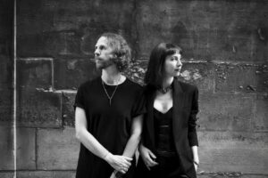 Le Grand Déclin : Lussi, ancienne chanteuse de Mypollux, dévoile un nouveau projet post-metal