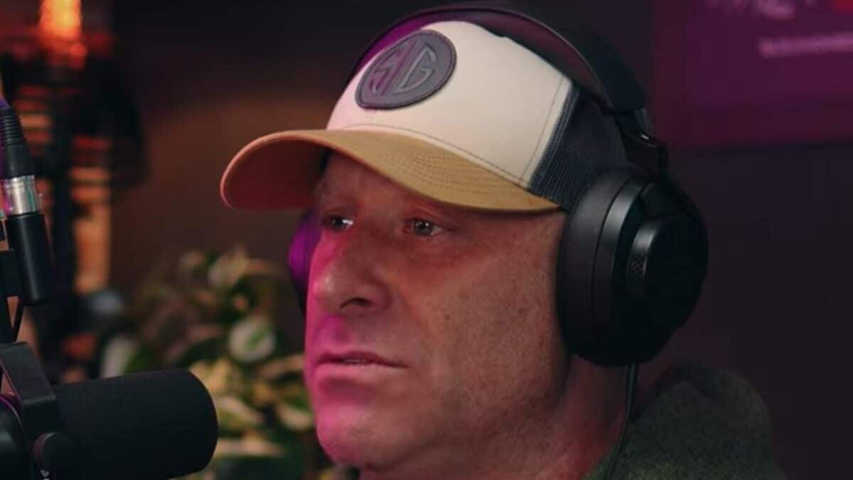 Mike Kroeger de Nickelback : « Nous n&rsquo;avons jamais eu autant de succès que lorsque tout le monde nous détestait »