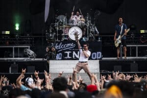 « Qui de mieux qu’Ice Nine Kills pour massacrer quelques classiques de Noël ? » : le groupe fête Noël avec Art The Clown