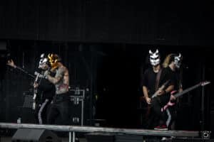 “Merci mon Dieu, tout le monde est vivant” : l’atelier de fabrication de masques d’Alex Terrible s’est effondré