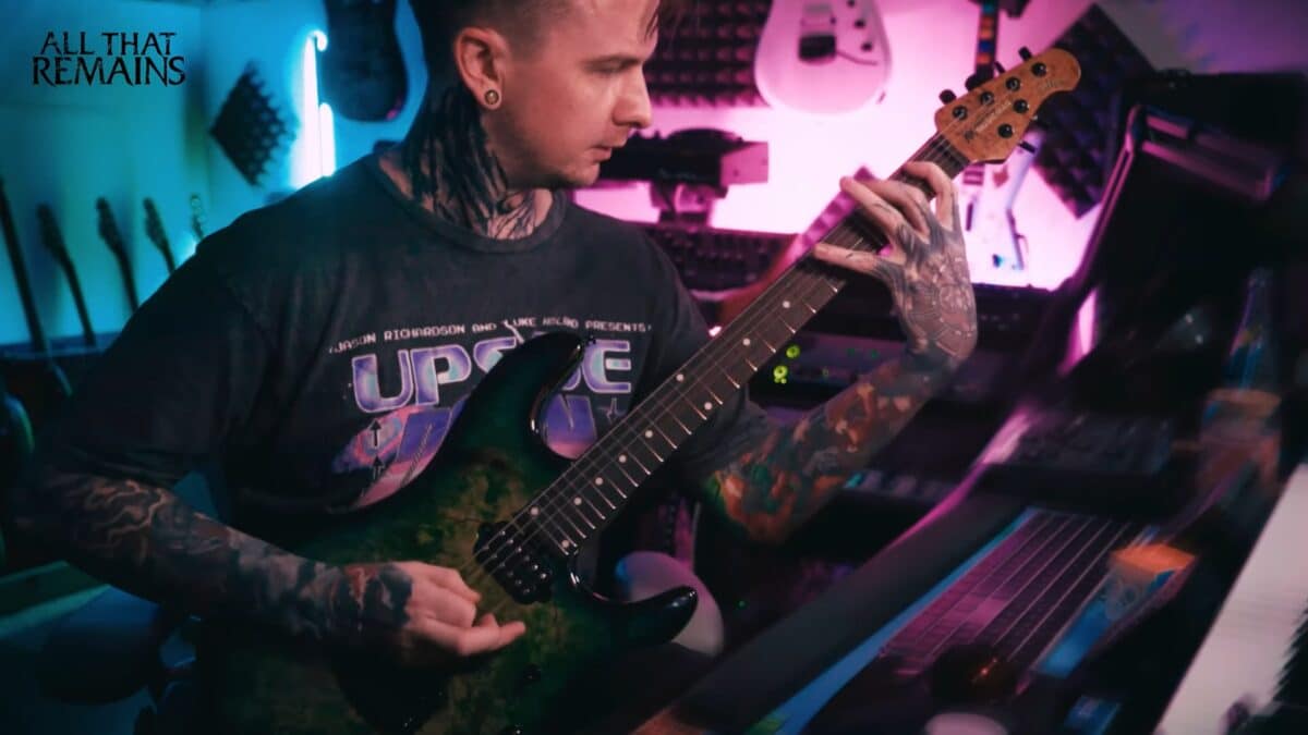 Apprendre la théorie… puis l’oublier : la philosophie musicale de Jason Richardson