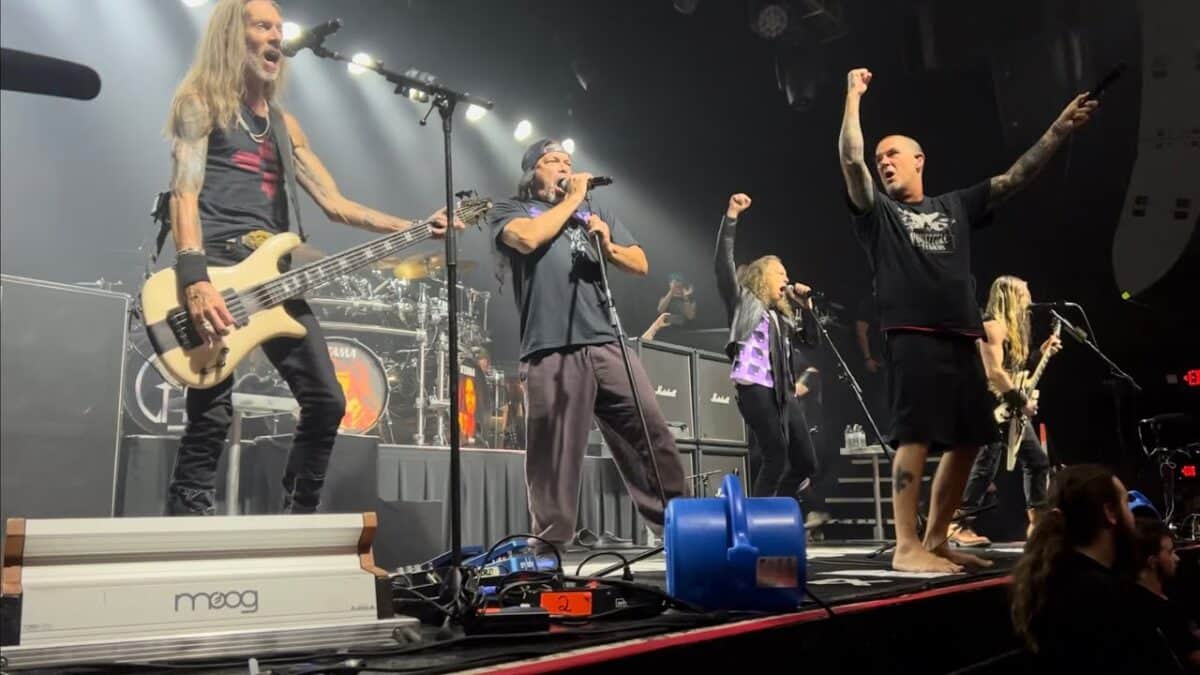 Kirk Hammett et Robert Trujillo de Metallica se joignent à Pantera pour une performance électrisante à Minneapolis