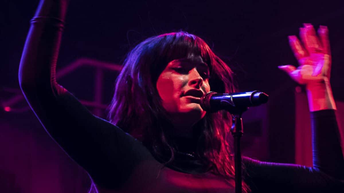 Regardez Spiritbox livrer une performance fracassante grâce à cette nouvelle vidéo live d’Angel Eyes