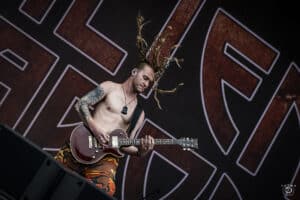 Alien Weaponry annonce son nouvel album, Te Rā, et dévoile le single Mau Moko