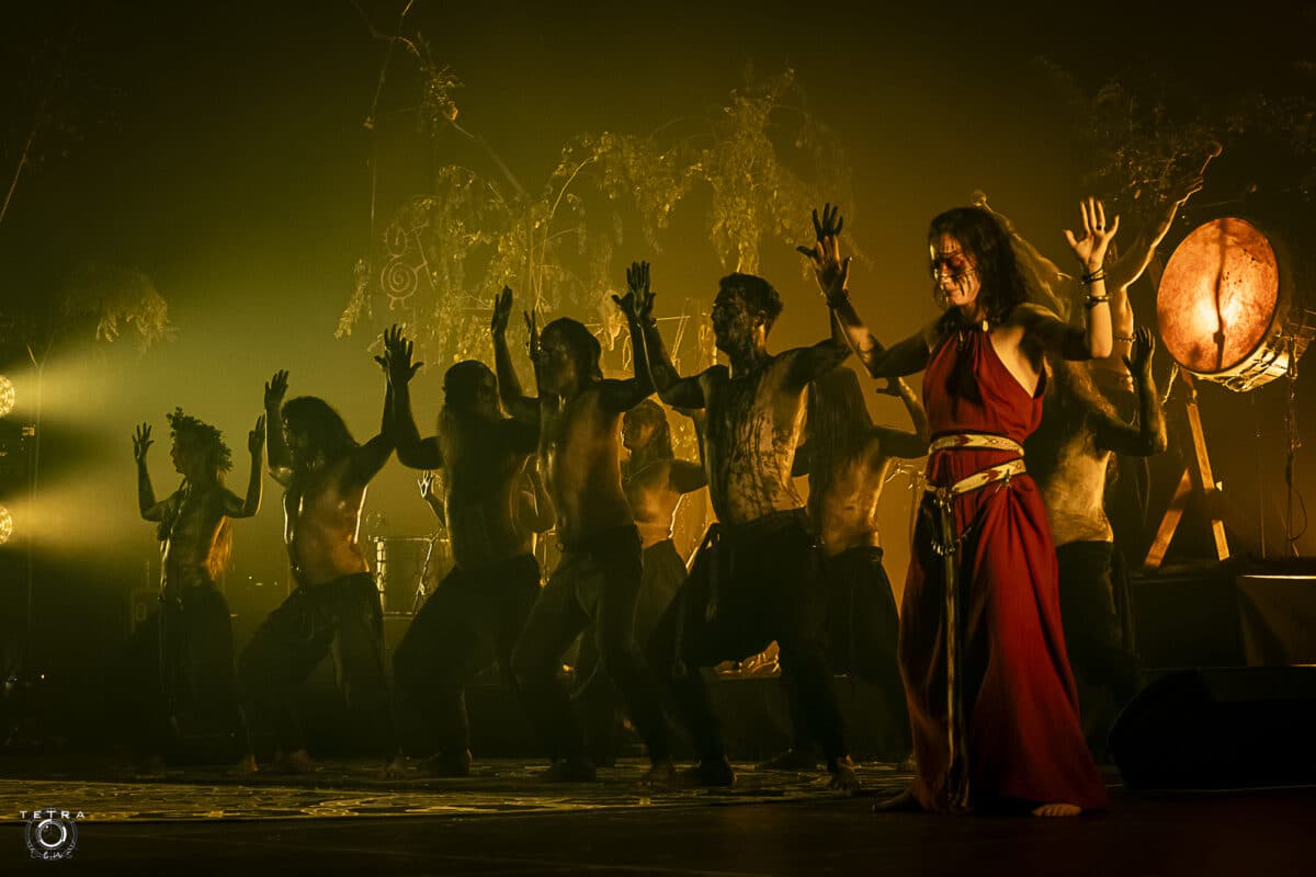 “Un voyage entre deux mondes” : Zeal And Ardor et Heilung transportent le Zénith dans une autre dimension