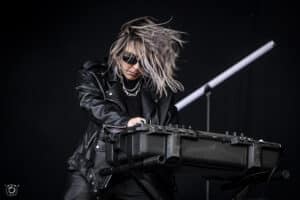 Sierra Veins affirme sa singularité dans le clip de Ain’t No Woman, à quelques jours de son concert à La Cigale