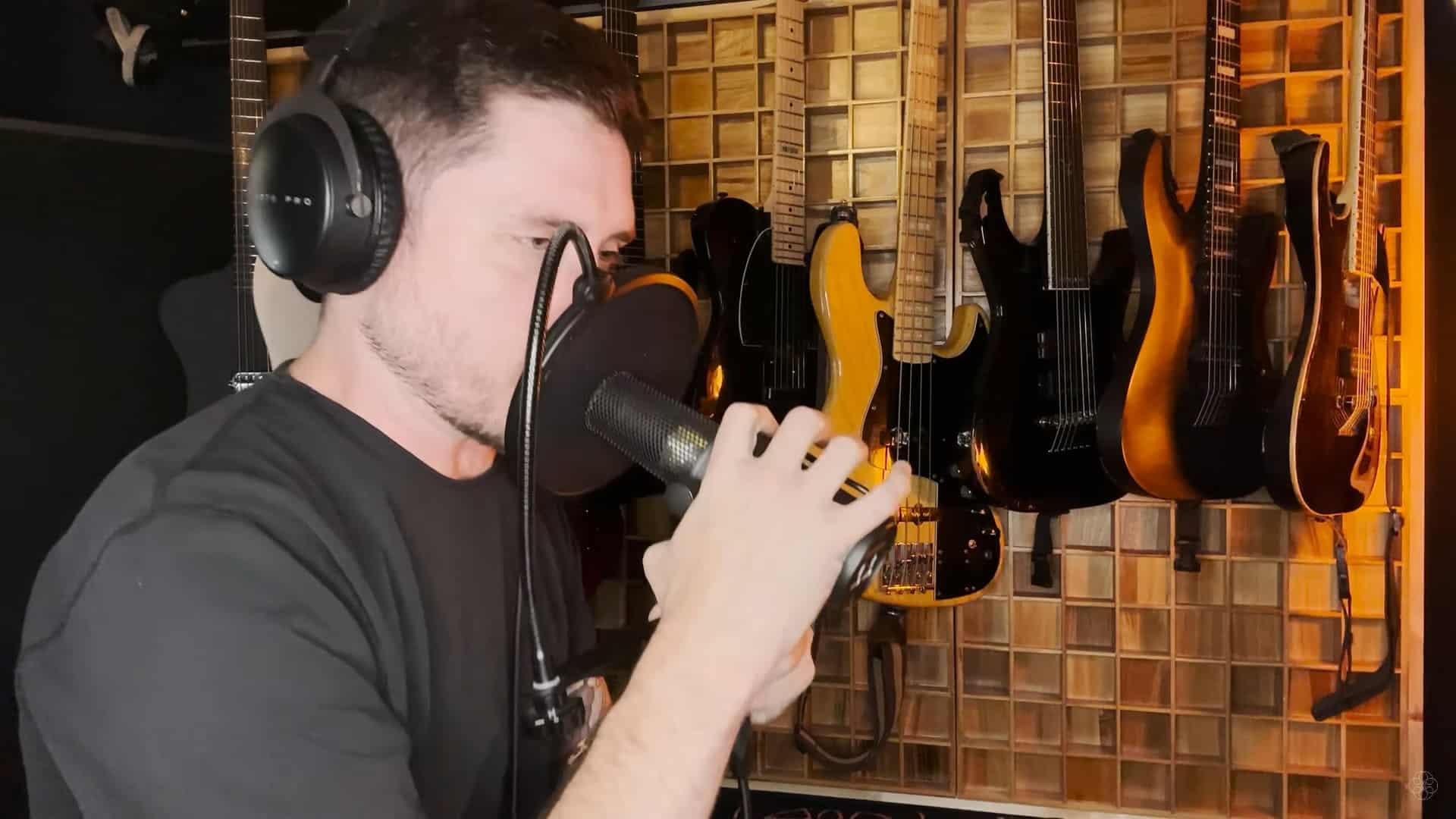 Viseral Retch Phil Bozeman (Whitechapel) impressionne avec une performance vocale ...