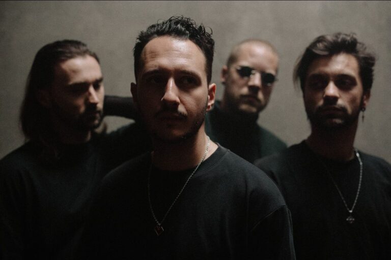 Resolve a “beaucoup de démos” pour un prochain album ; le groupe profite pour l’instant de son succès en Australie