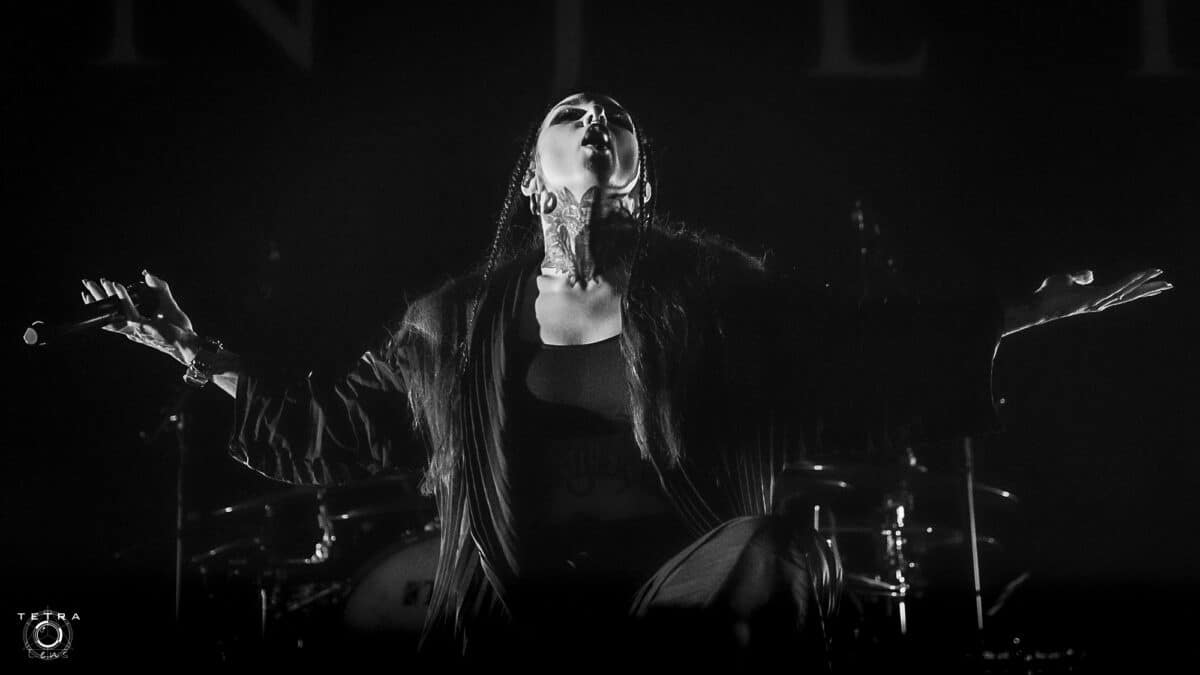 La vidéo live de Duél de Jinjer annonce un hiver sous haute tension !