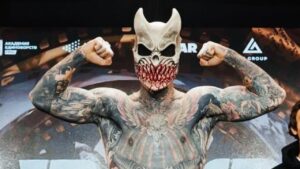 En moins d’une minute : Alex Terrible (Slaughter To Prevail) remporte une victoire éclair en boxe à mains nues