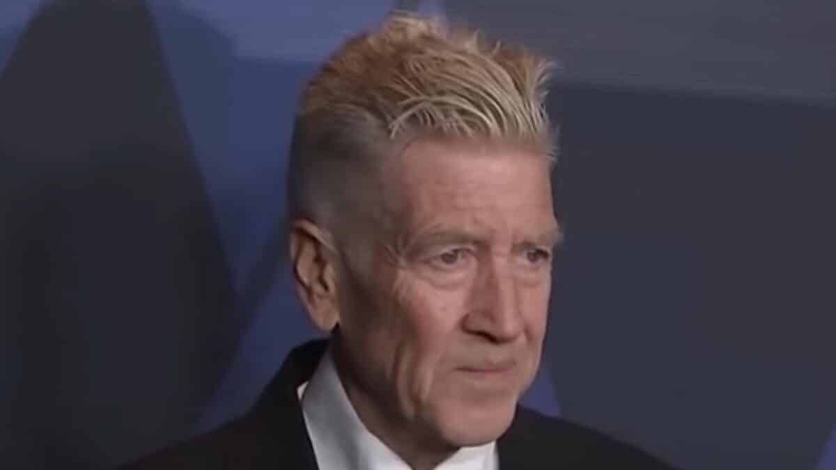 “Si triste d’apprendre la disparition de l’un de mes héros du cinéma” : Des rockeurs et des métalleux rendent hommage à David Lynch après sa mort